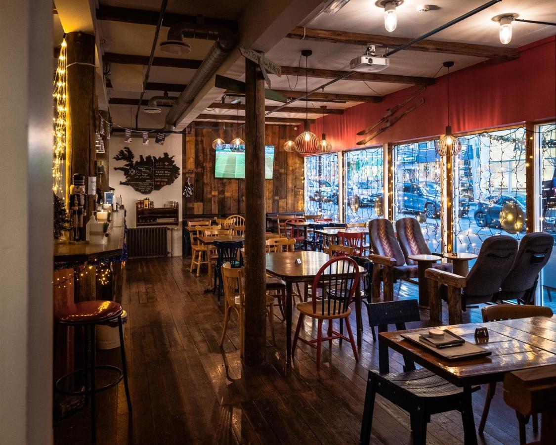 Хостел Akureyri Backpackers Экстерьер фото