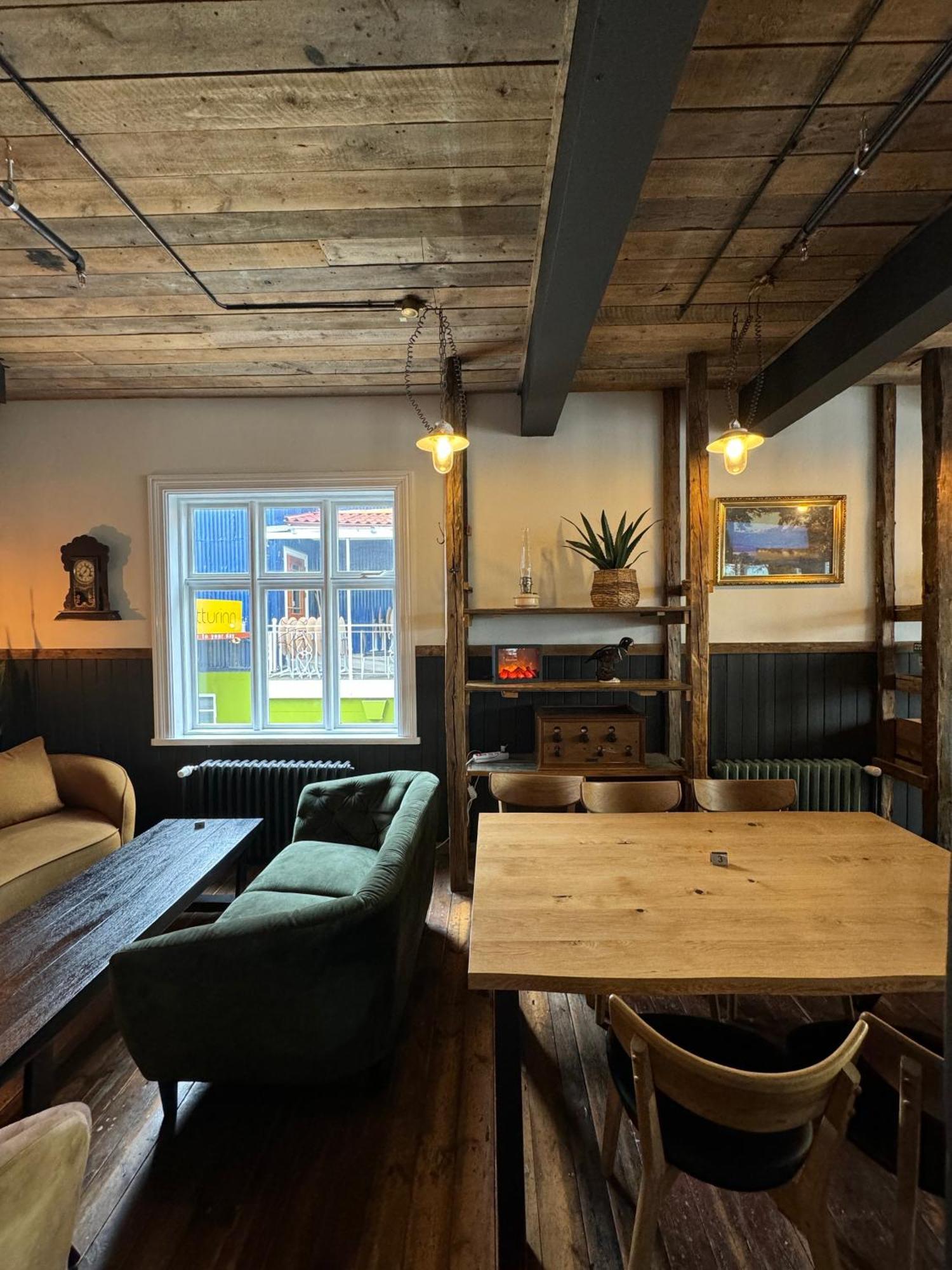 Хостел Akureyri Backpackers Экстерьер фото