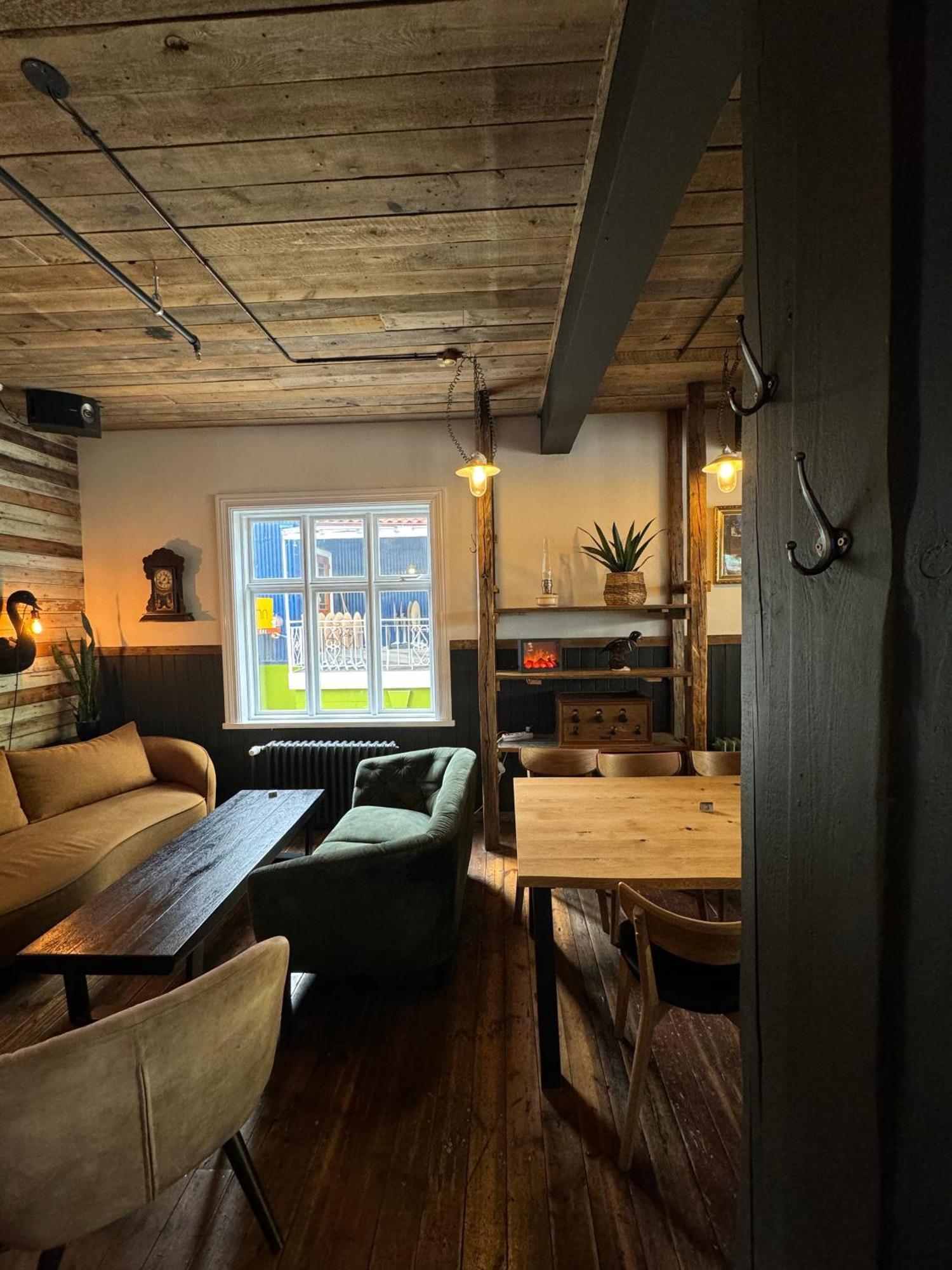 Хостел Akureyri Backpackers Экстерьер фото