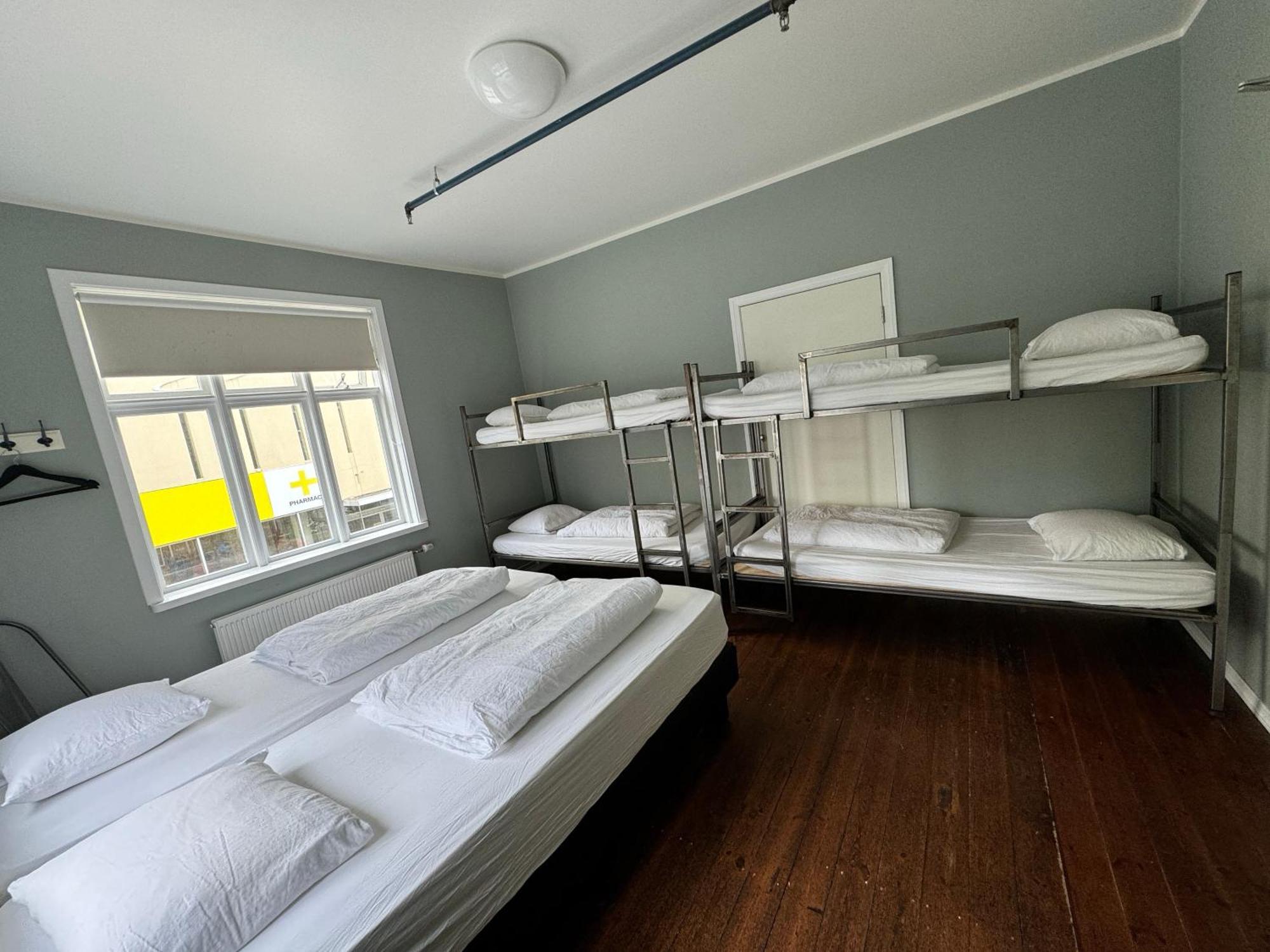 Хостел Akureyri Backpackers Экстерьер фото