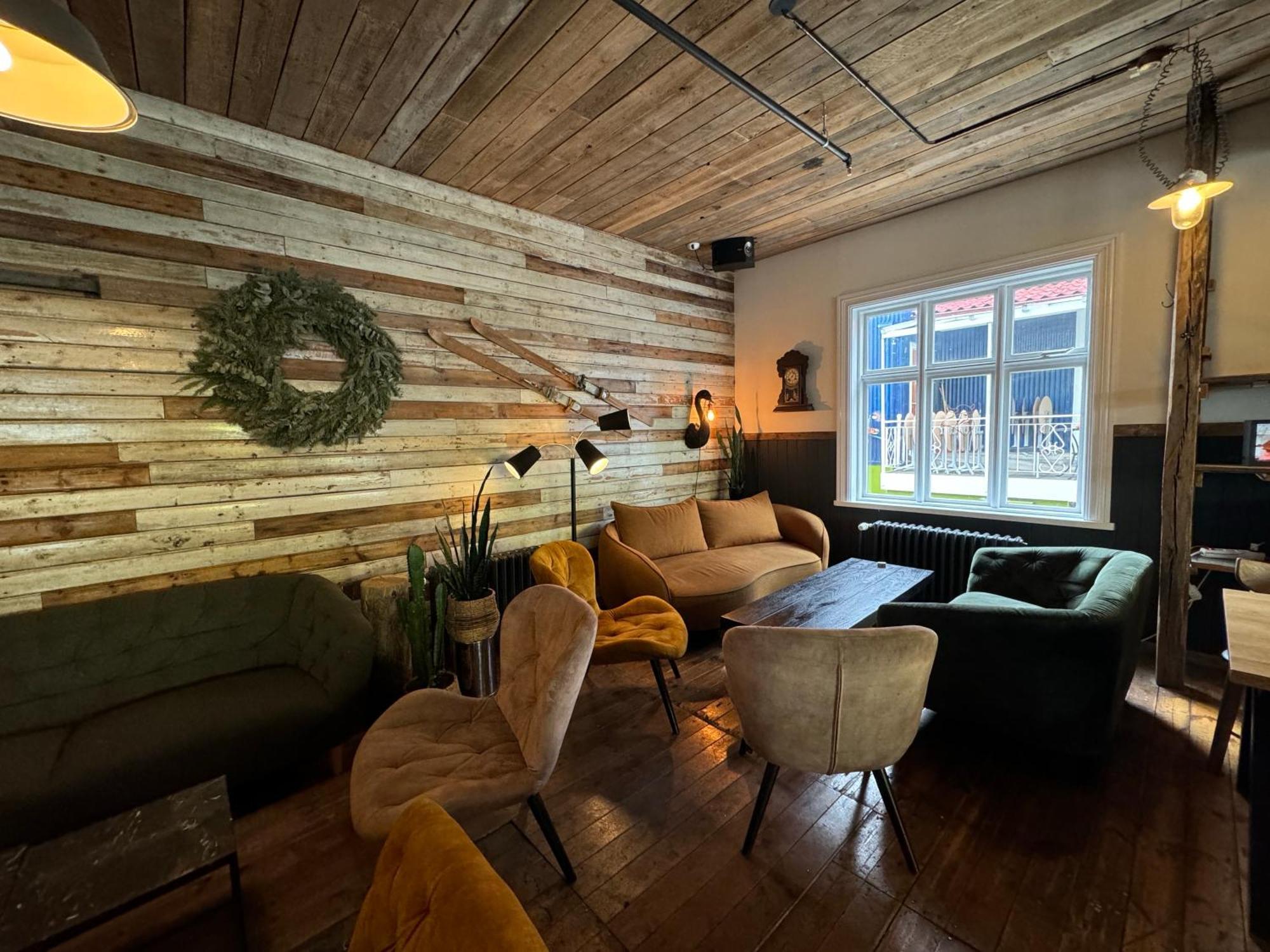 Хостел Akureyri Backpackers Экстерьер фото